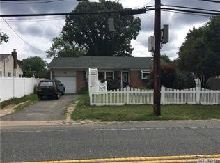 186 W Hills Rd, Huntington Station, NY 11746