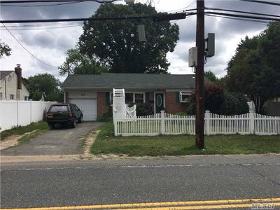 186 W Hills Rd, Huntington Station, NY, 11746