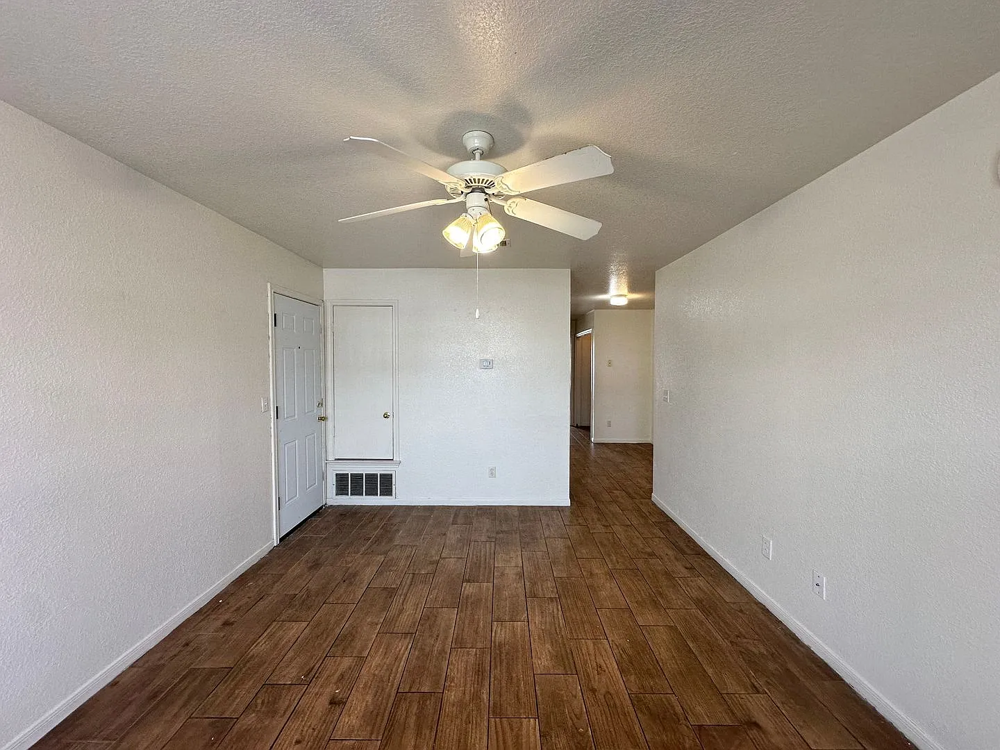 3206 Hereford Lane — Photo 3