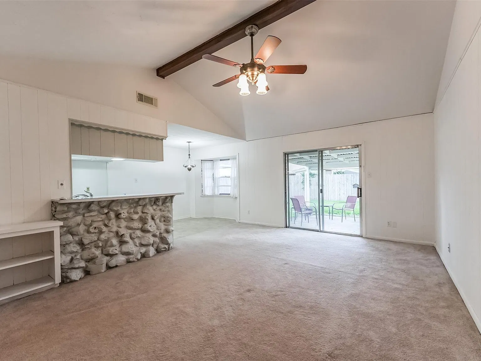 4 bed, 2.0 bath, 1627 sqft, $2,200 — Photo 4