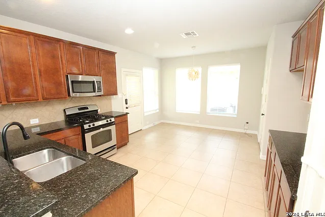 2207 Petseri Park — Photo 9