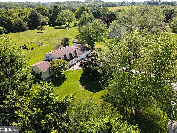 3rd image of 158 Hilton Rd