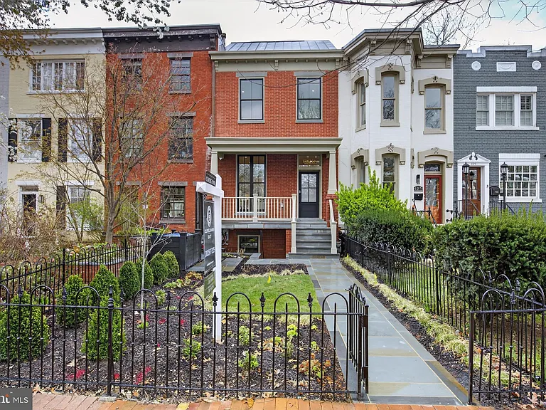 629 S Carolina Ave SE — Photo 1