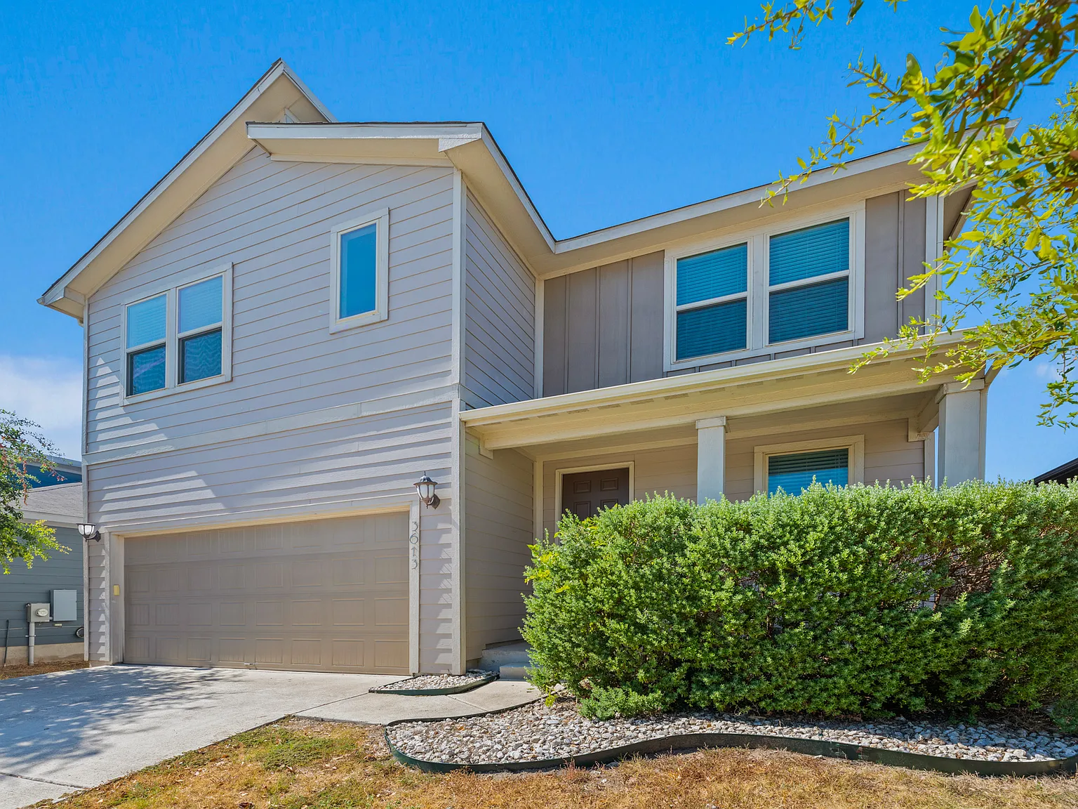 4 bed, 2.5 bath, 2935 sqft, $2,600 — Photo 2
