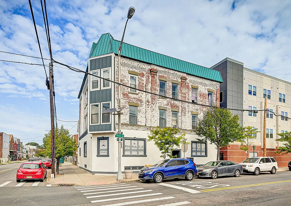 Building Photo 3