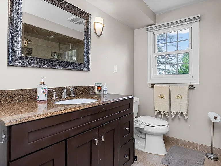 16610 Old Bedford Rd — Photo 37
