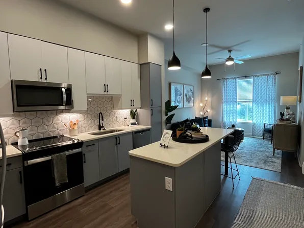 (undisclosed Address), Houston, TX 77006