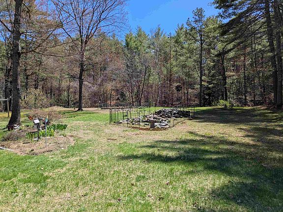 4th image of 26 Horseshoe Pond Road