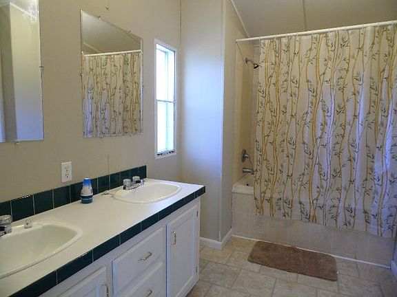 4th image of 109 Leslie Ln