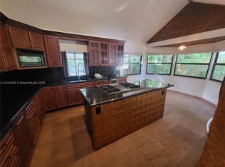38 SW 6th St, Dania, FL 33004