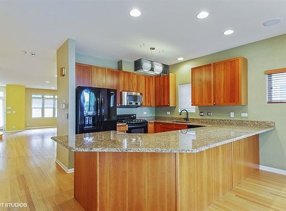 4th image of 1618 W Rosehill Dr