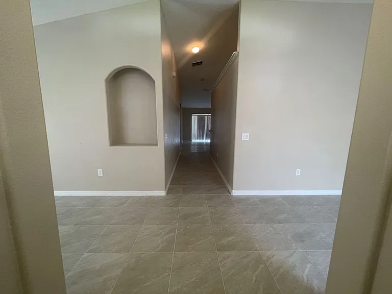 568 Finch Ct — Photo 14
