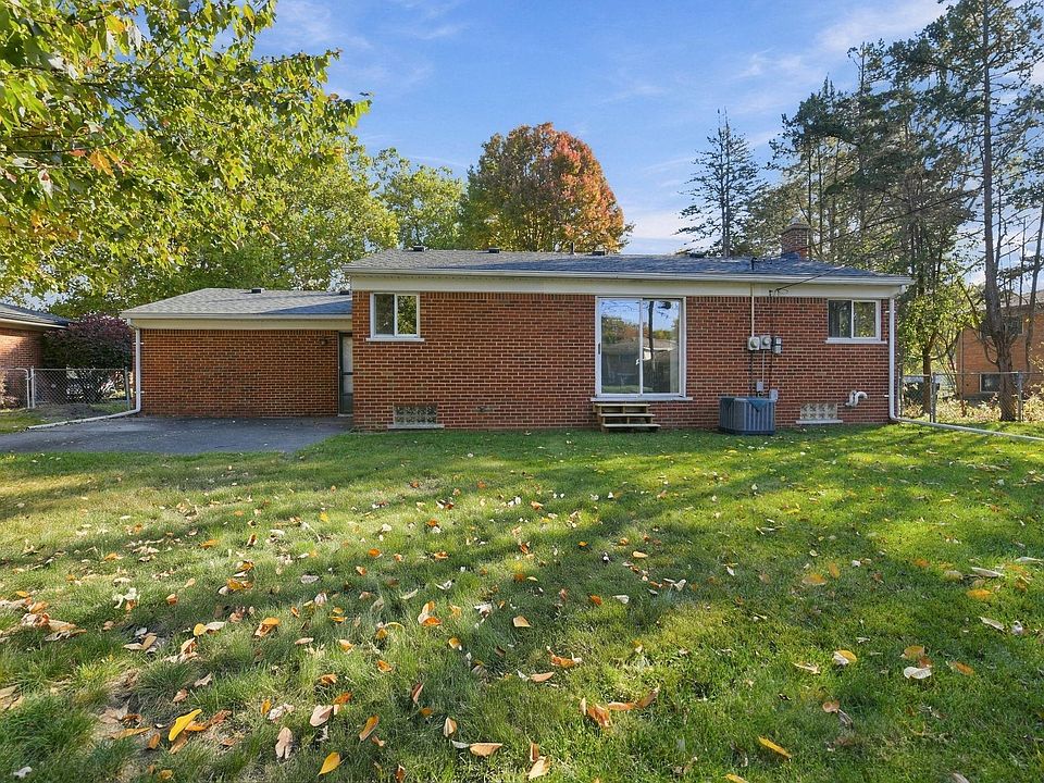 16421 Surrey St, photo 22