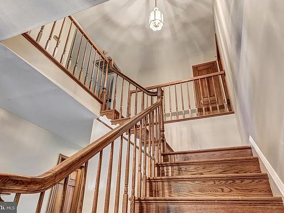 4th image of 23537 Pocahontas Dr
