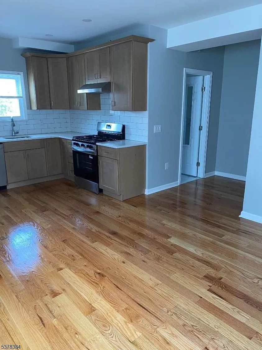 2 bed, 1.0 bath, $2,300 — Photo 2