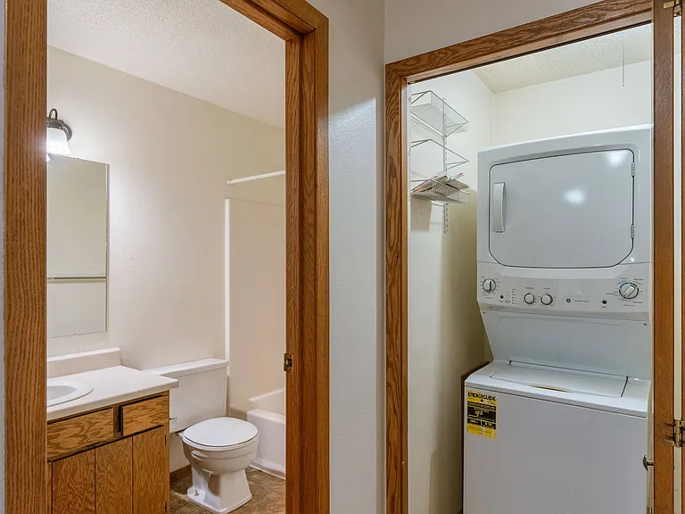 Fargo, ND Galleria Apartments | Bathroom and laundry