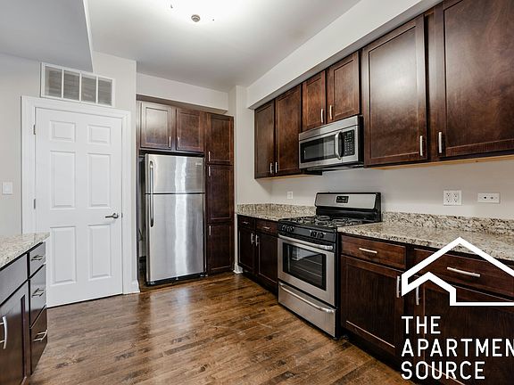 2nd image of 2504 W Argyle St #2