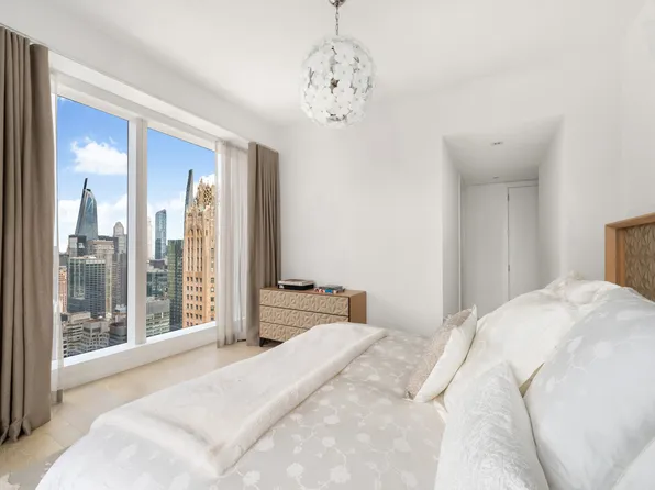 138 East 50th Street image 7 of 31