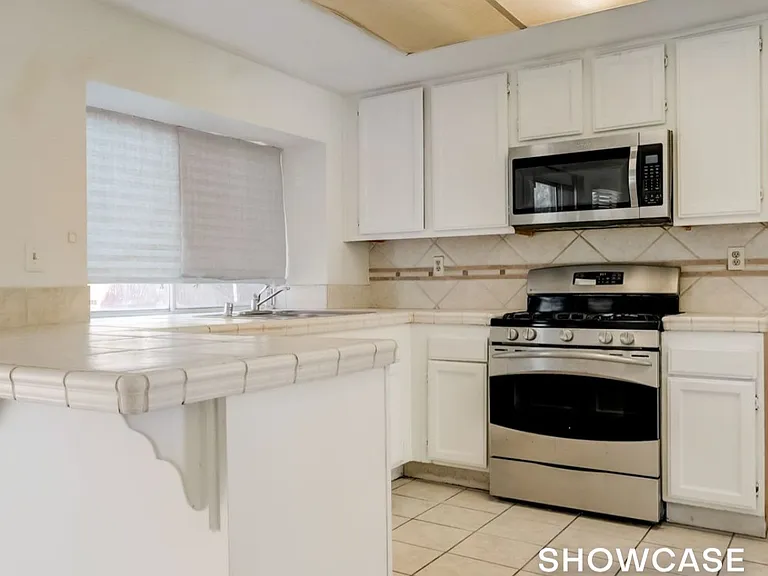 38063 Wesley Ct — Photo 2
