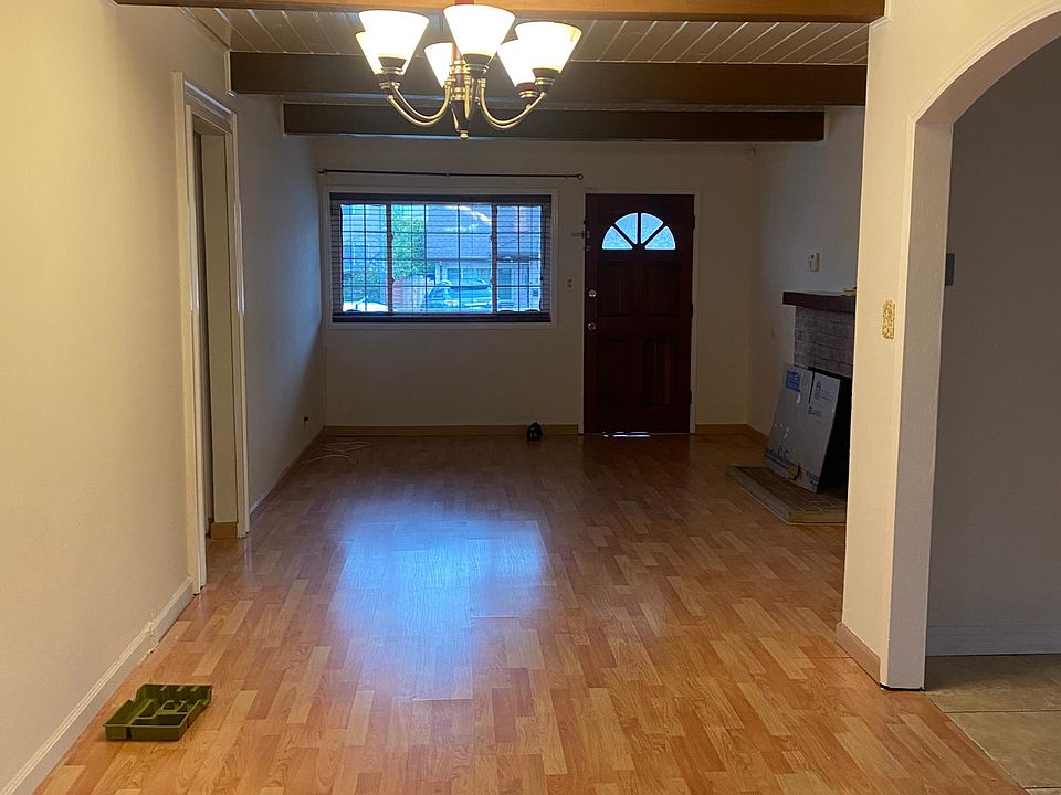 Combo living & dining area