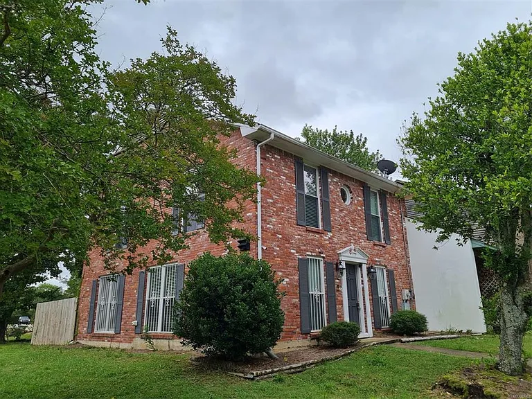 1601 Cobblestone Ct — Photo 2