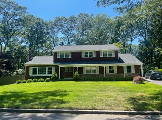 4 Cornwallis Rd, East Setauket, NY 11733