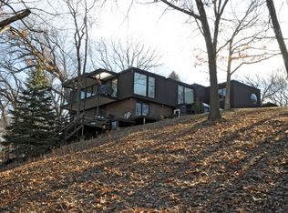 28048 230th St, Le Claire, IA 52753