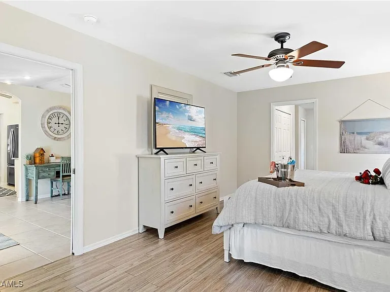 4810 SW 25th Pl — Photo 13