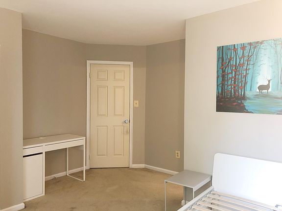 Private bedroom semi-furnished