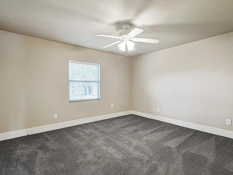 218 Raintree Dr — Photo 15