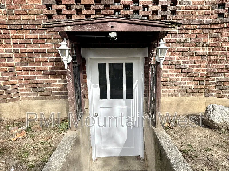 Building Photo - 163 S 200 E #3