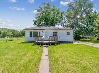 220 Michigan Dr, Elk Run Heights, IA 50707