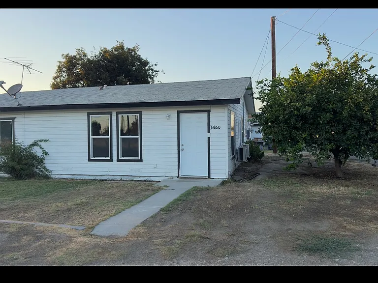 13860 Front St — Photo 1