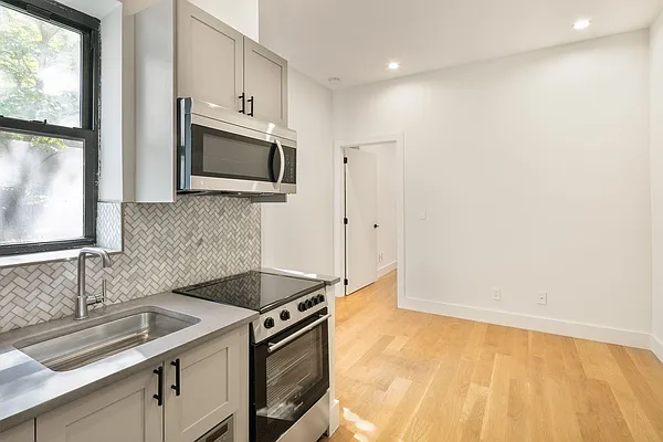 Rented by Compass | media 7