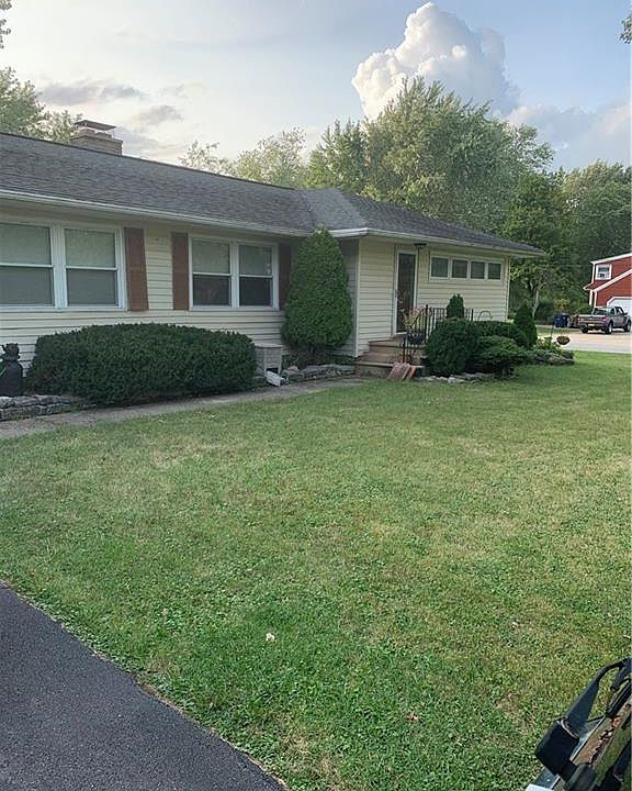 2nd image of 530 Hopkins Rd