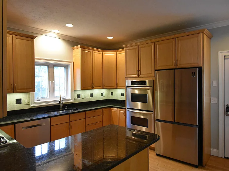 2246 Elm St — Photo 4