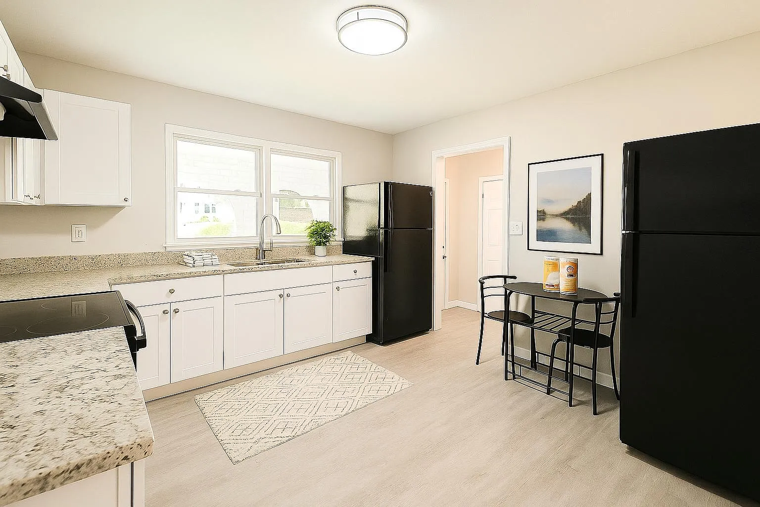4 bed, 3.0 bath, 1900 sqft, $702 — Photo 2