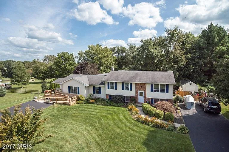 2492 Lewis Ln photo 1