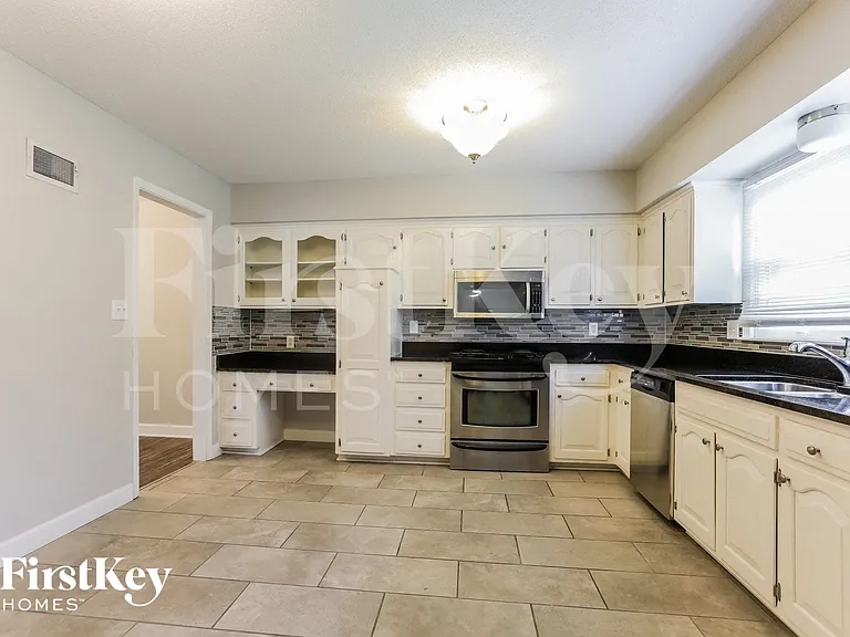 111 Johnston Pkwy — Photo 6