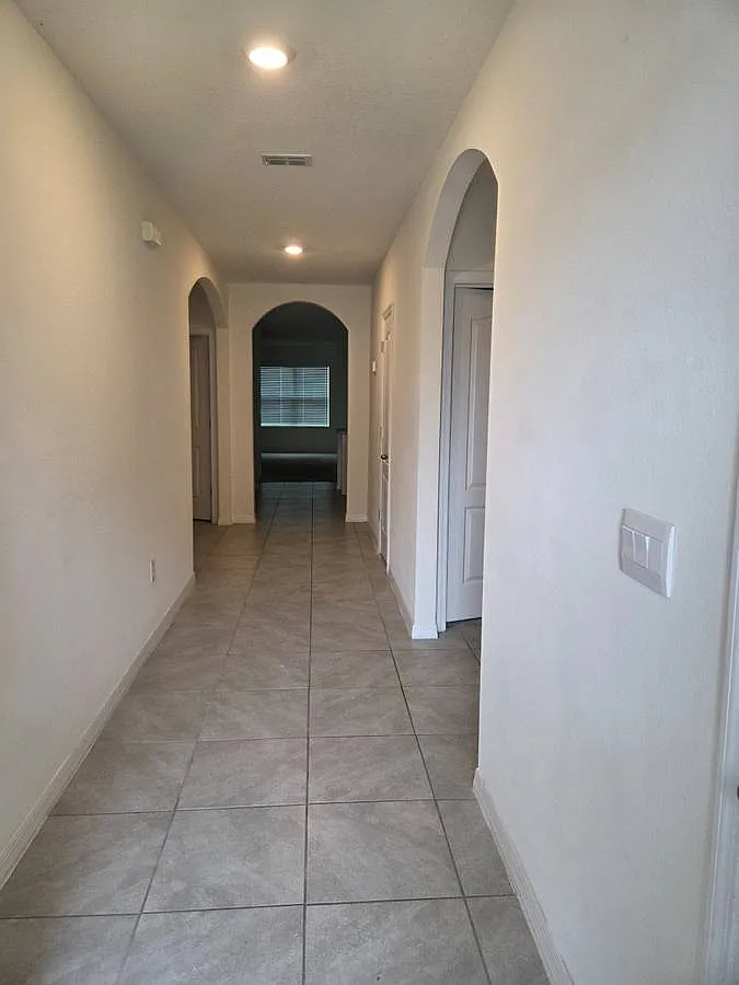 4 bed, 1828 sqft, $2,200 — Photo 2