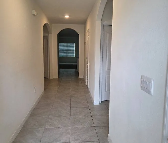 213 Churchill Ct — Photo 2