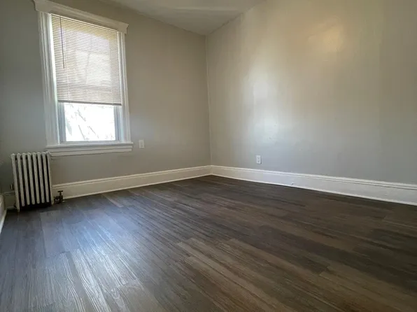 101 Romaine Avenue image 8 of 16