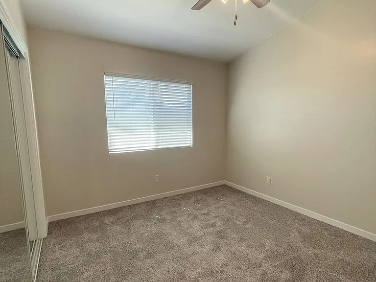 9933 N Loop Blvd — Photo 11