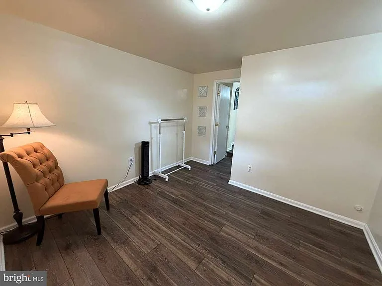 233 Molden Dr — Photo 22