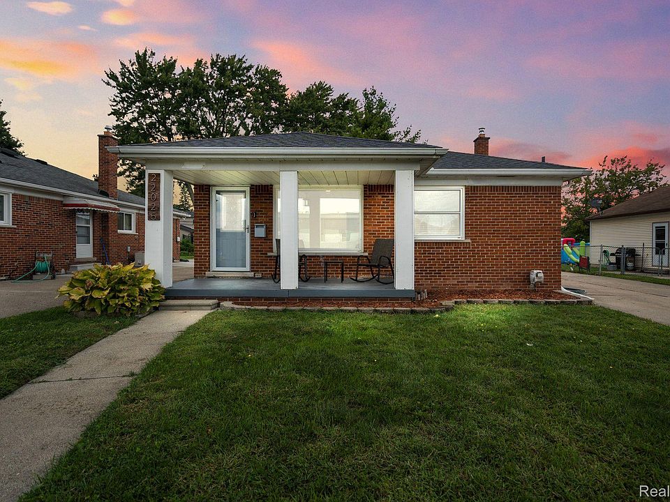 1st image of 22025 Lakeview St