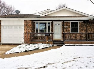 2215 Willow Ln, Rolling Meadows, IL 60008