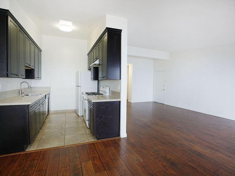 1st image of 1218 N Larrabee St #7