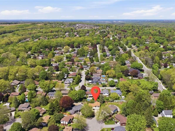 9 Magnolia Ct, Fonthill, ON L3E 0H5
