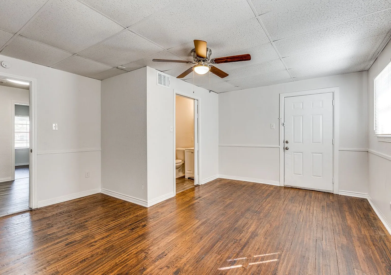 Charming Renovated 4-Bedroom Home Near TCU — Photo 4