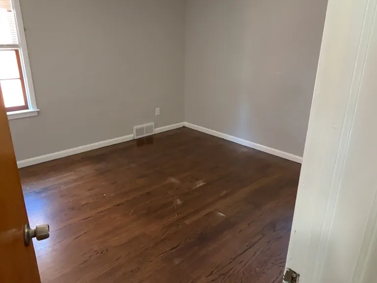 1552 Robindale St — Photo 3